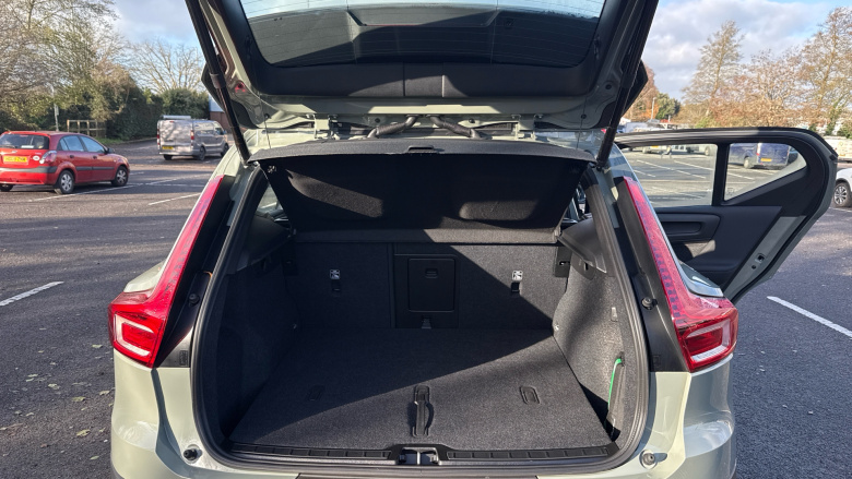 Volvo XC40 2.0 B3P Plus Dark 5dr Auto Petrol Estate